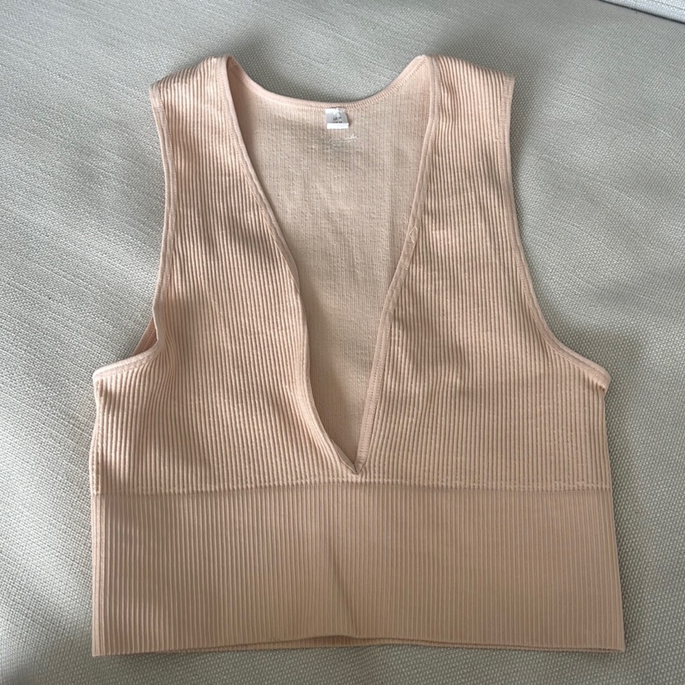 Low cut crop top